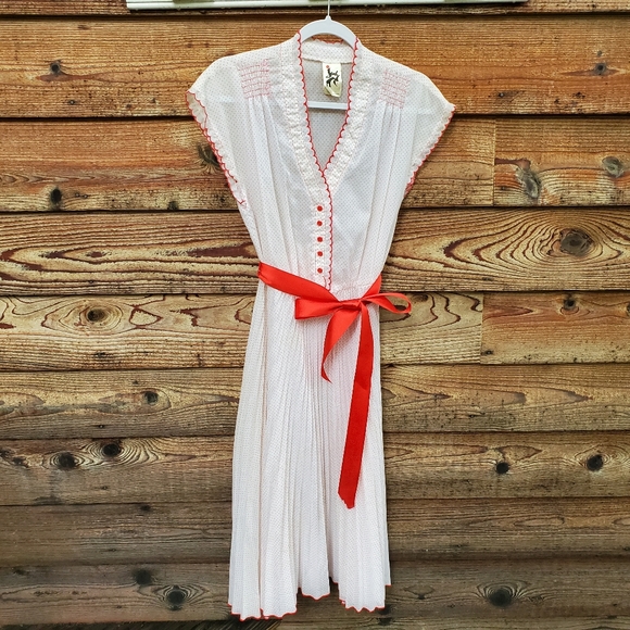 jody T Dresses & Skirts - Vintage Jody T red and white dot swing dress 11